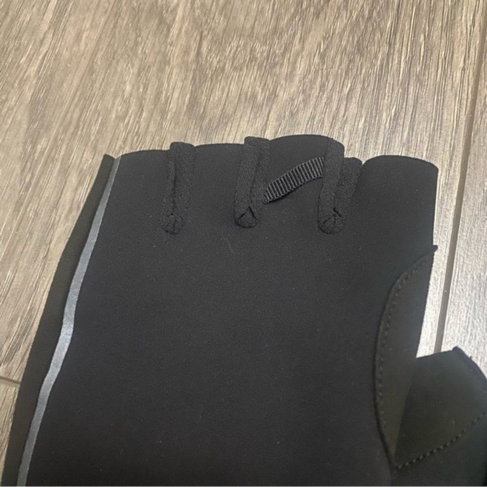 Lululemon License to Train Training Gloves - Picture 4 of 5